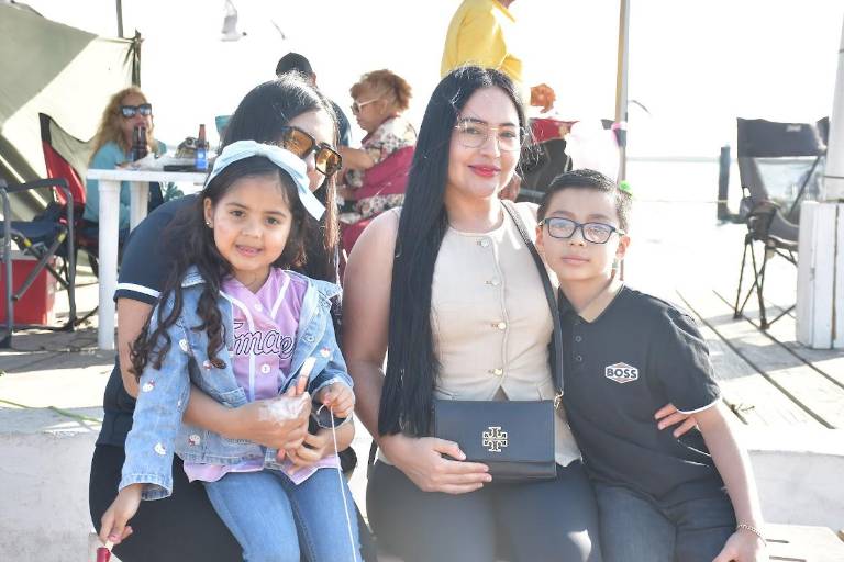 Disfrutan del Carnaval de Altata 2026 ‘Oleajes de Alegría’