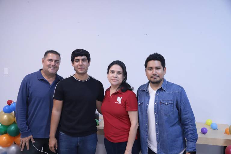 Celebra Noroeste a los cumpleañeros del mes