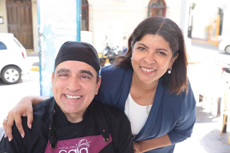 Disfrutan locales y turistas de la muestra gastronómica de Carnaval