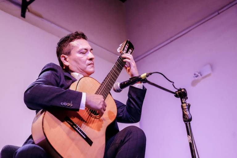 Francisco Bibriesca hace vibrar con su gira ‘Besos Eternos’