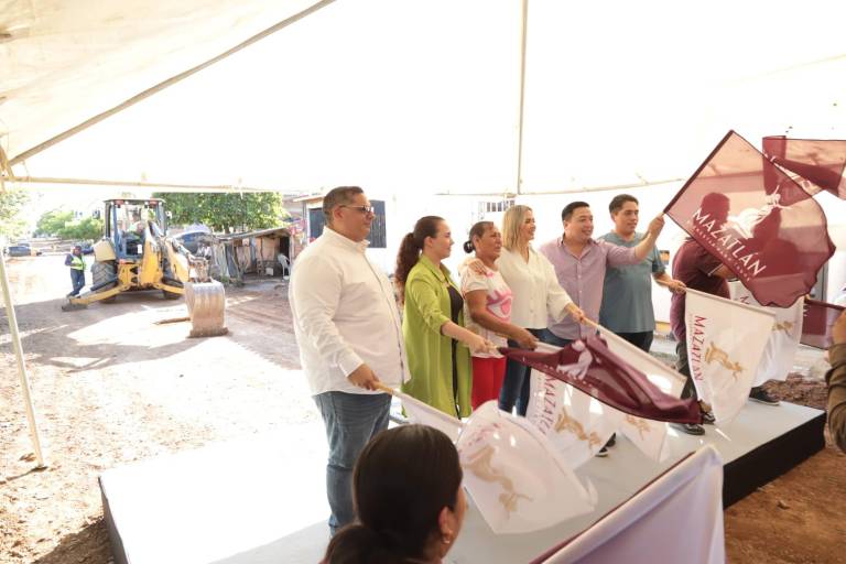 Dan banderazo de inicio de obras en la colonia Loma Bonita, en Mazatlán