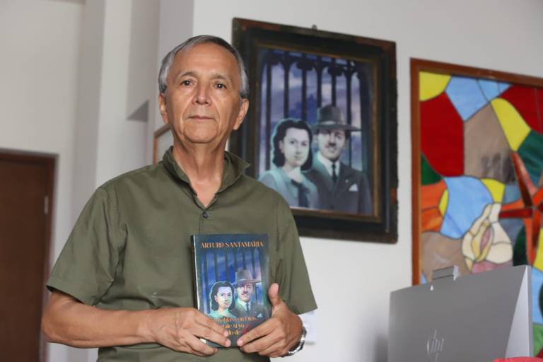 Un homenaje al amor y la memoria de sus padres comparte Arturo Santamaría en su nueva novela
