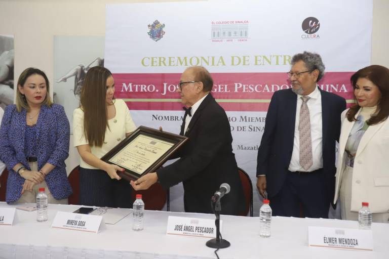 José Ángel Pescador Osuna es nombrado miembro emérito del Colegio de Sinaloa