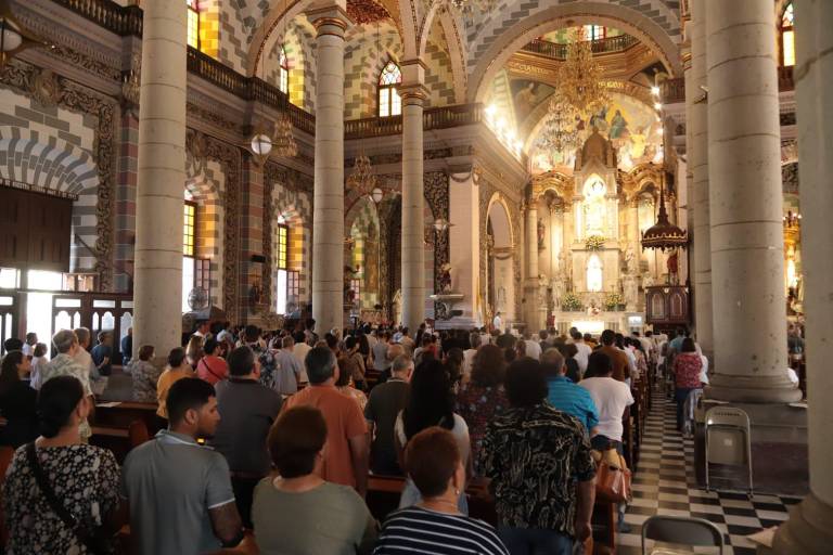 Llama Obispo de Mazatlán a honrar el legado de los padres