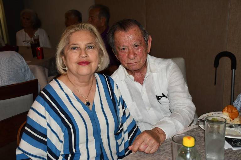 Disfrutan de ameno reencuentro la generación 1955 de la secundaria de la UAS