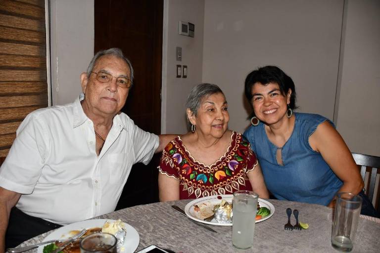 Disfrutan de ameno reencuentro la generación 1955 de la secundaria de la UAS