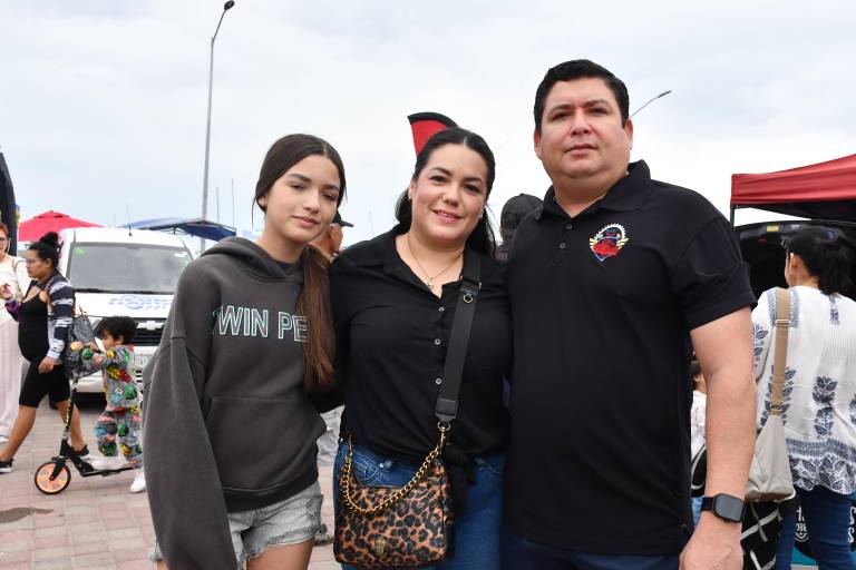 Disfrutan de la segunda edición del Festival del Ostión en Altata