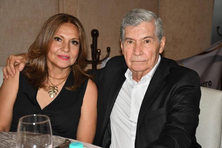 Disfrutan de ameno reencuentro la generación 1955 de la secundaria de la UAS