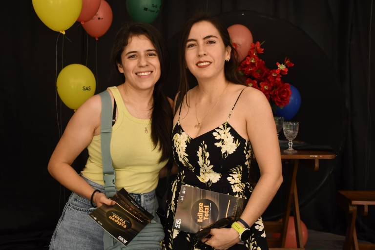 Reflexionan sobre la felicidad y la muerte en Eclipse Total