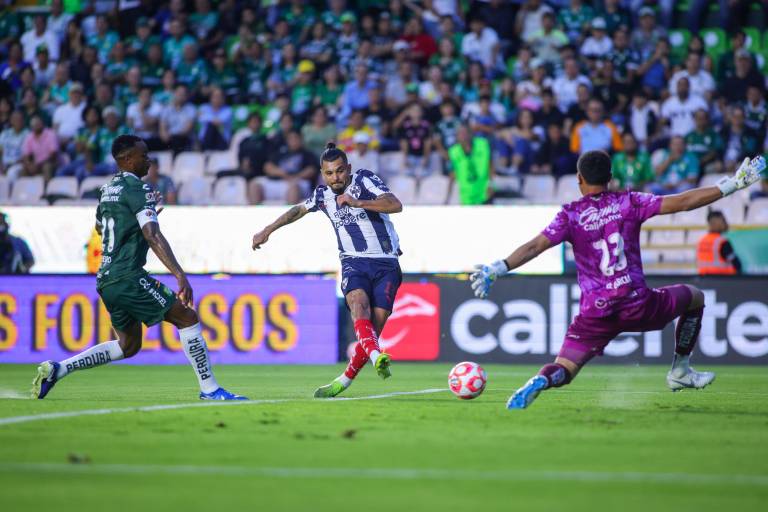 Rayados aprovechó errores de León y se une a los líderes