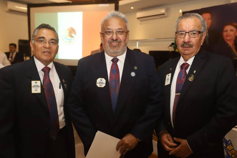 Se reencuentran ‘leones’ en Mazatlán