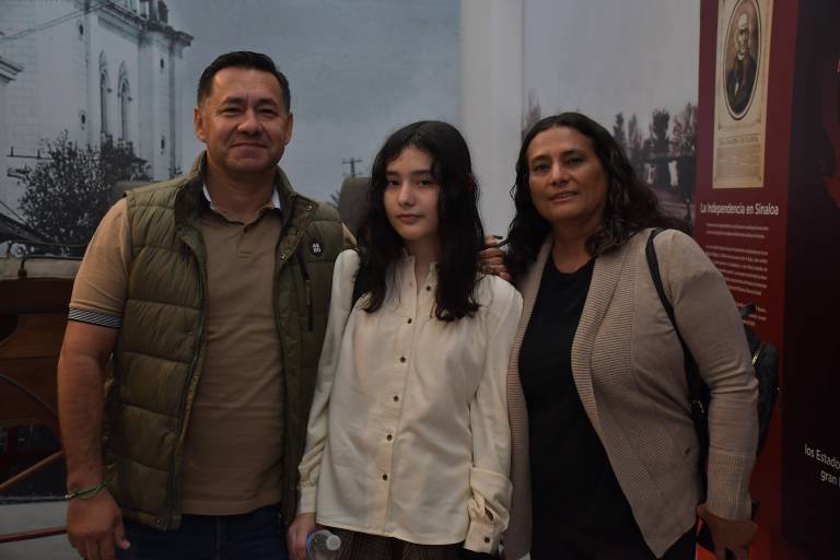 Exponen su arte en busca de la reconstrucción social