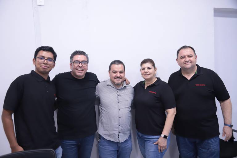 Celebra Noroeste a los cumpleañeros del mes