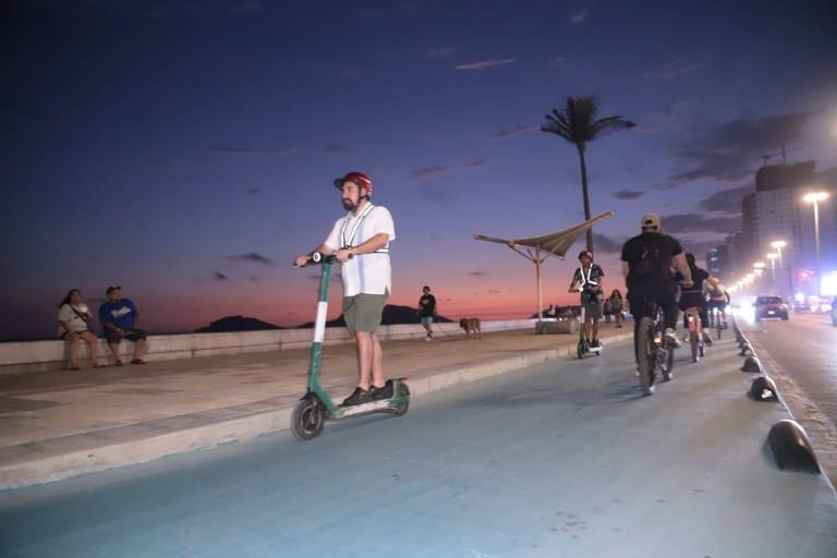 Usuarios de scooters empiezan a cumplir con medidas de seguridad en el malecón