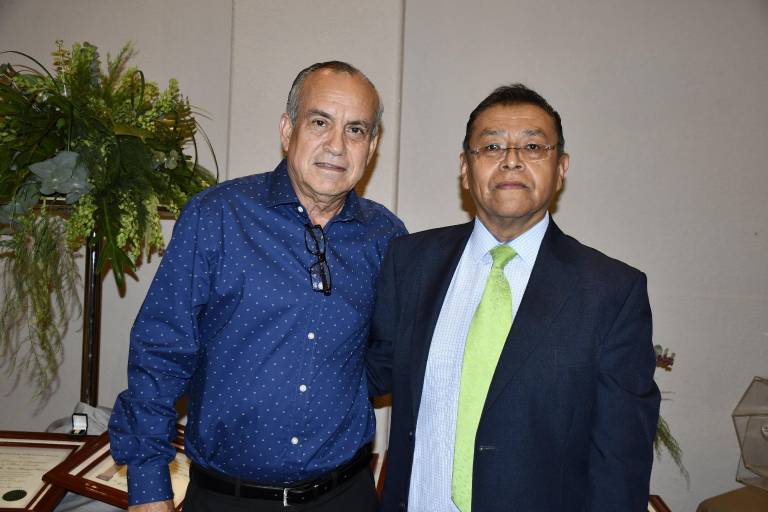 Reconoce trayectoria de sus docentes en el Día del Maestro