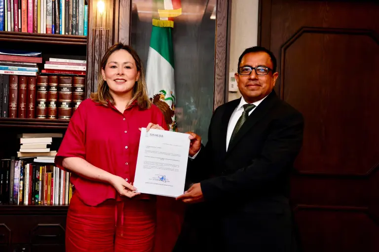 Yeraldine Bonilla toma protesta a Efrén Martínez Casimiro como subsecretario de Seguridad Pública.