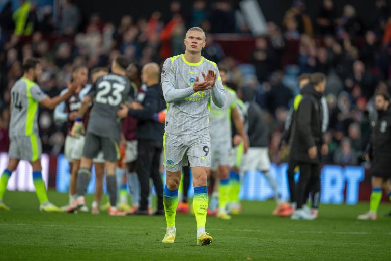 Manchester City cae ante Aston Villa y se aleja del liderato; Arsenal y Bournemouth toman impulso