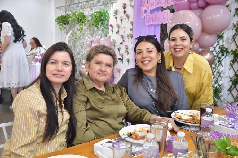 Organizan shower para Anahí de Jesús Cázarez Urías