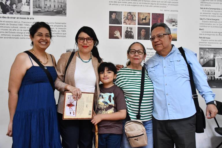 Conocen 50 años de historia de Difocur-Isic durante presentación de libro