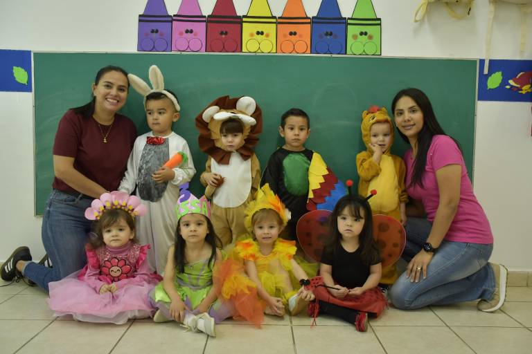 Con coloridos disfraces recibe Instituto Senda la primavera