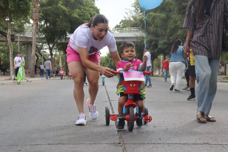 Más de 300 pequeños ciclistas participan en la carrera Clásica Infantil en Culiacán