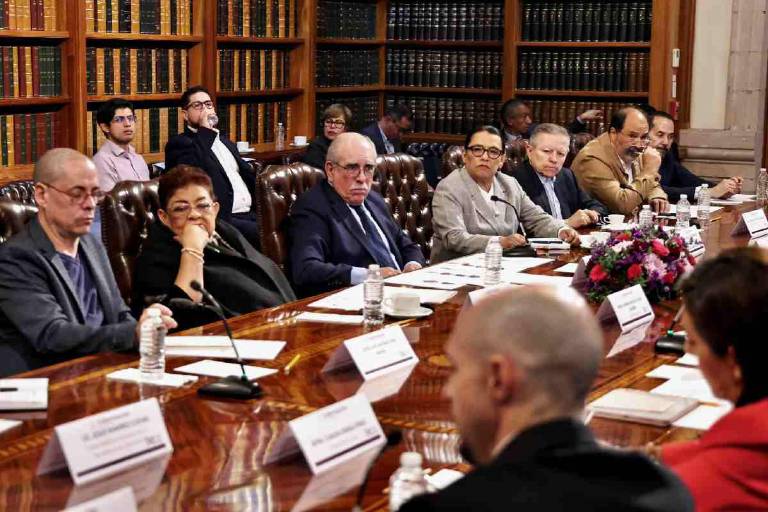 Consejeros del INE y comisión presidencial acuerdan crear un grupo permanente de trabajo para la reforma electoral