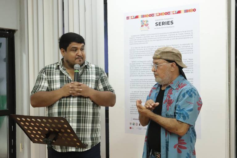 Disfrutan mazatlecos de la exposición ‘Series’ del artista Jesús García