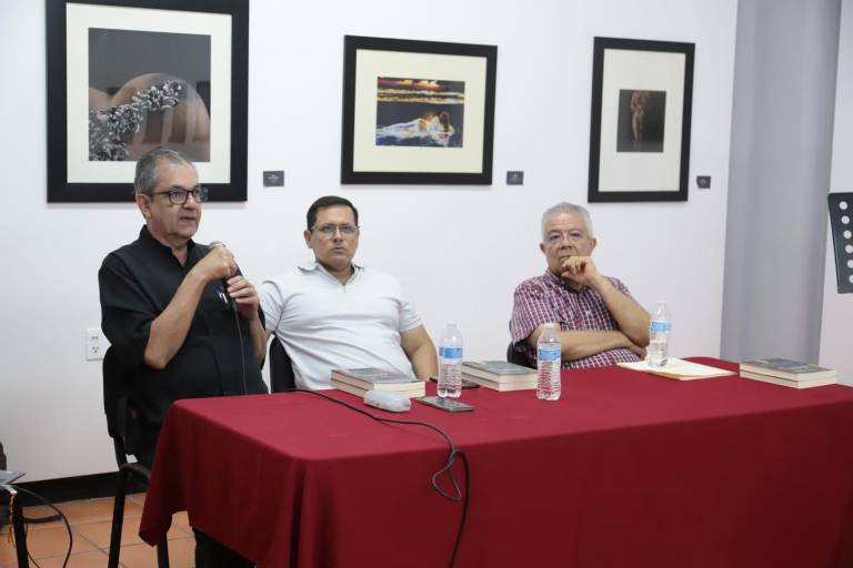 Rescata Sergio López la memoria del circo y los teatros del Siglo 19 en libro