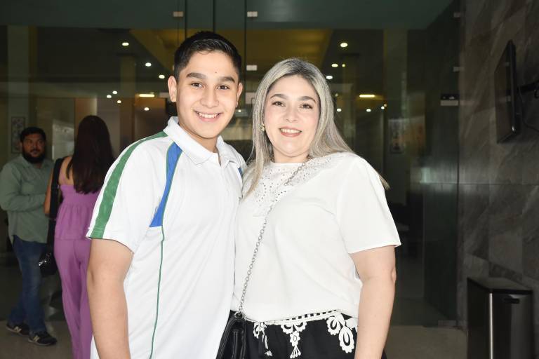 Agradecen a Dios, alumnos del Instituto Senda por culminar una etapa de su educación