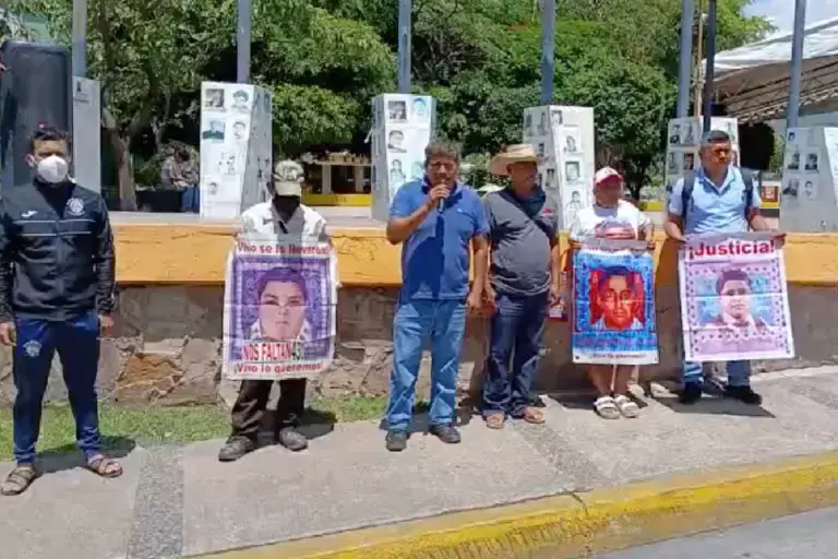 Ayotzinapa: padres de los 43 exigen que caso contra Aguirre no sea ‘simulación’
