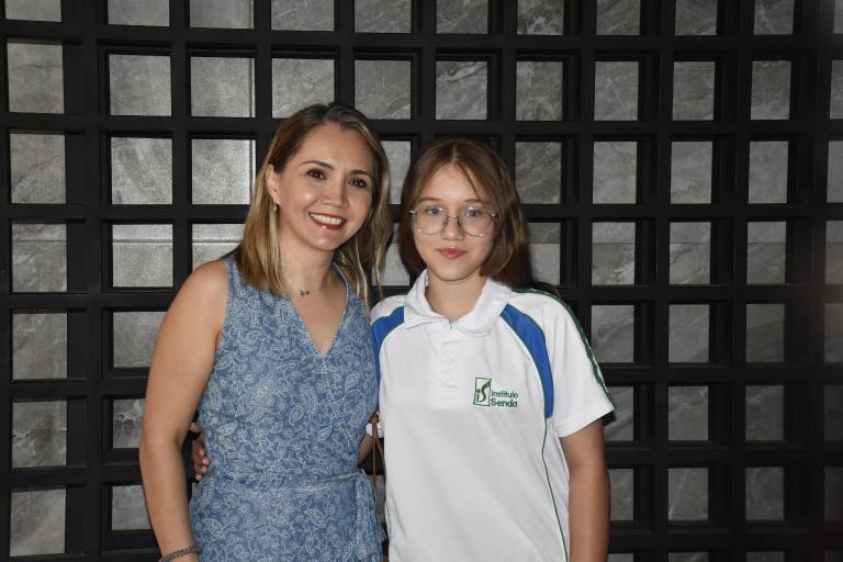 Agradecen a Dios, alumnos del Instituto Senda por culminar una etapa de su educación