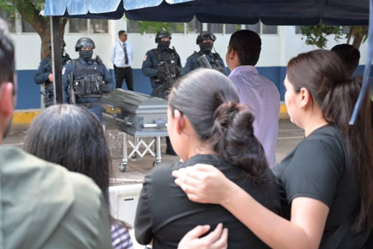 Homenajean en Culiacán a policía estatal herido en Ahome; murió por ataque con machete