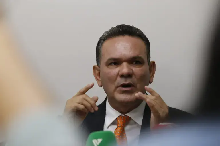 Movimiento Ciudadano denuncia ‘derroche grosero’ de Imelda Castro Castro