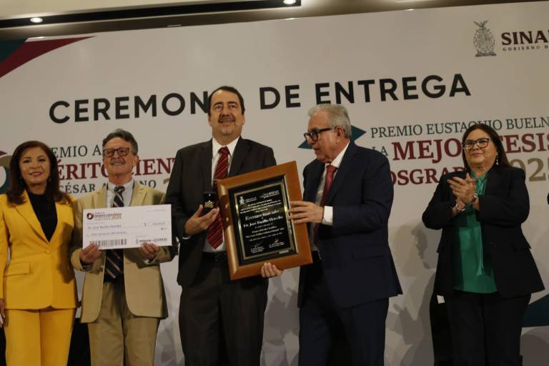 Reconocen a José Basilio Heredia con Premio al Mérito Científico ‘César Abelino Ordorica Falomir’