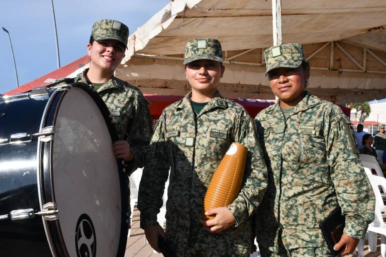 Contagia el Ejército Mexicano su alegría, con un concierto en Altata