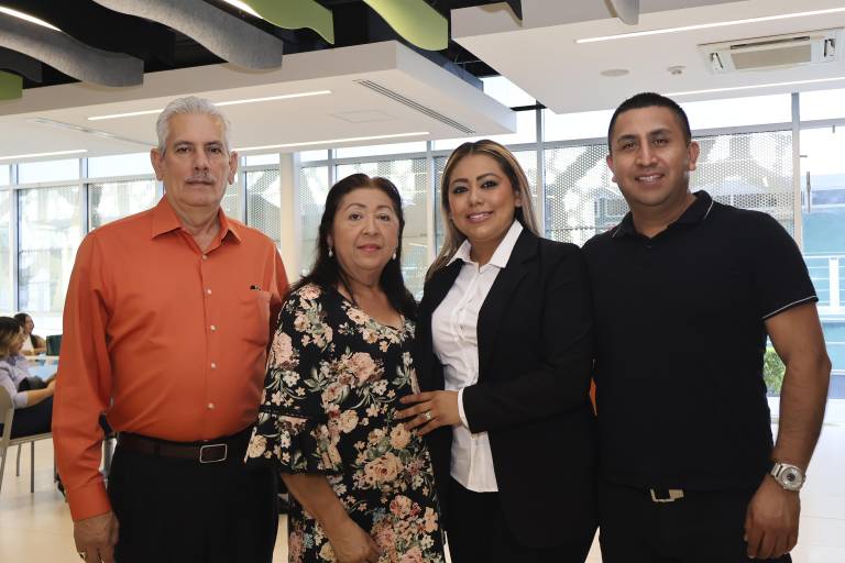 Realizan alumnos del Tecmilenio Culiacán la firma de títulos y grados académicos