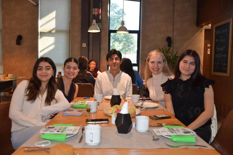 Disfrutan de un perfecto Matcha con el Chef Ignacio Osuna y Fernanda Peña