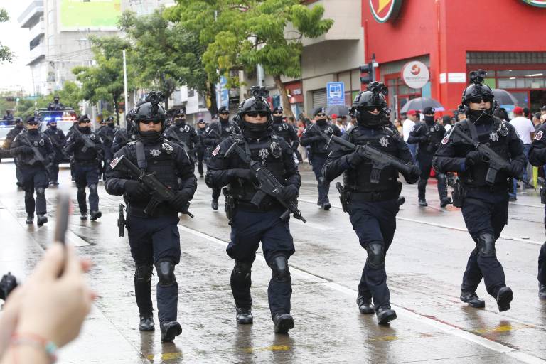 Admiran culiacanenses el tradicional desfile militar