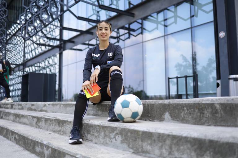 Katia Itzel García, a un paso de ser la primera árbitra mexicana en un Mundial masculino