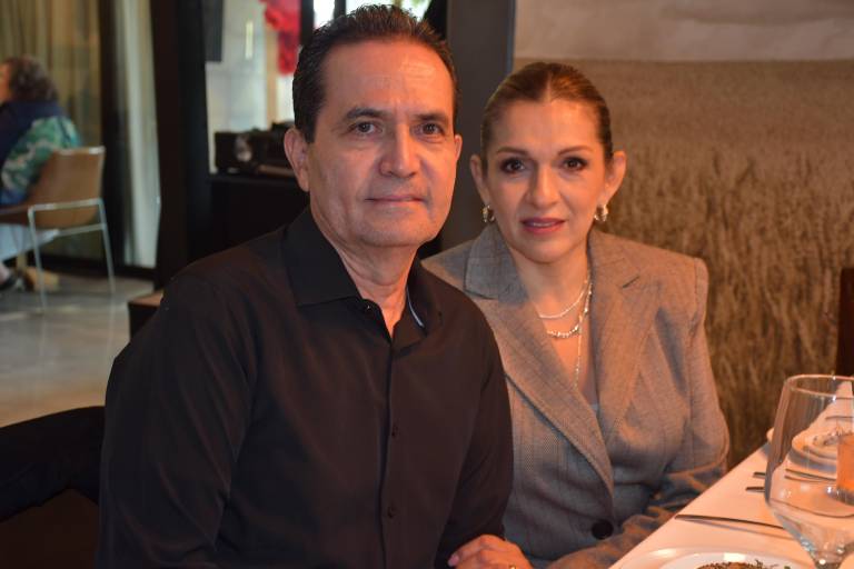 Disfrutan clientes y amigos de ‘La Dolce Villa’ con el chef Ignacio Osuna