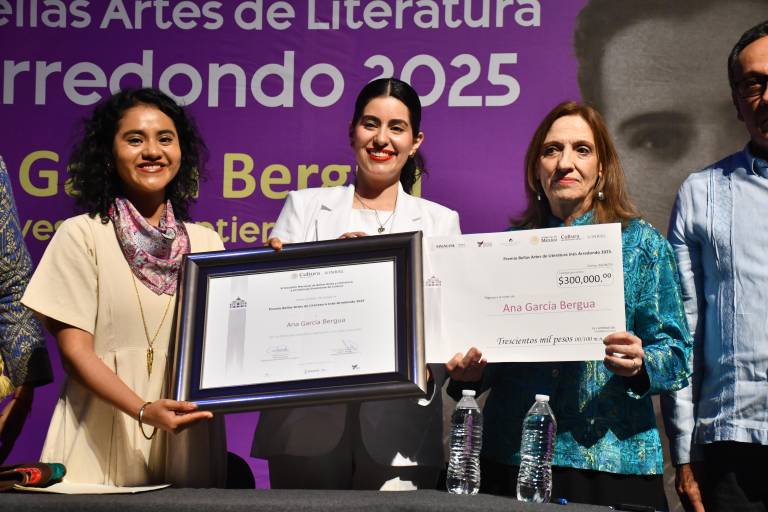 Reconocen la obra de la escritora Ana García Bergua