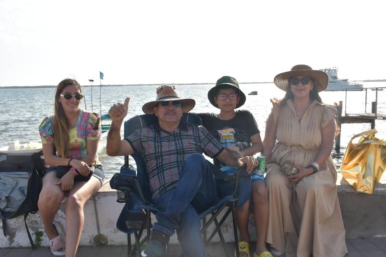 Disfrutan del Carnaval de Altata 2026 ‘Oleajes de Alegría’