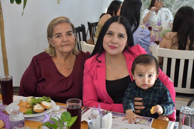 Organizan shower para Anahí de Jesús Cázarez Urías