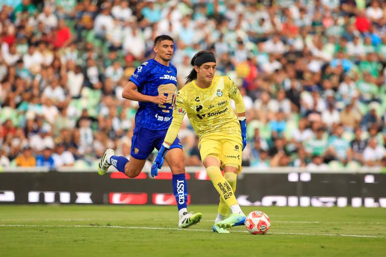 Santos golea a Pumas y rompe su mala racha en jornadas inaugurales