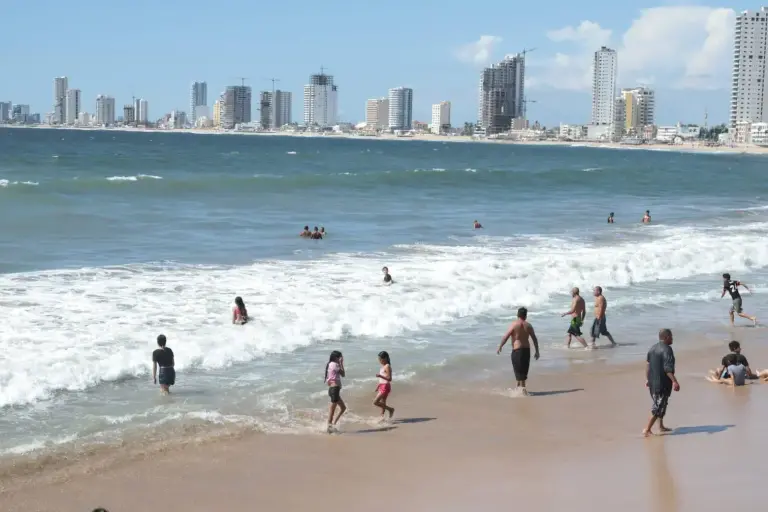 Diputados aprueban acceso libre y gratuito a todas las playas de México