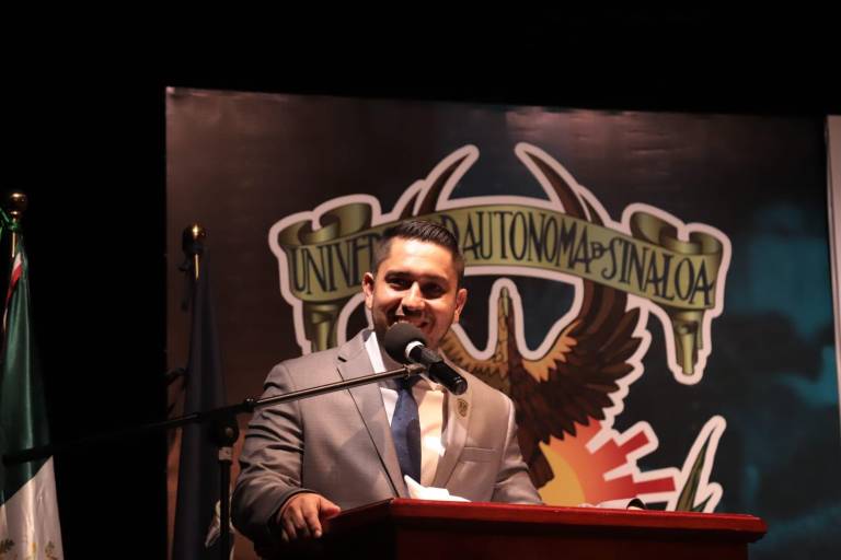 Reconoce vicerrector a Epifanio Castañeda por su legado en el Congreso de Medicina del Deporte UAS