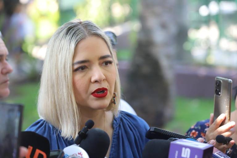 Reconoce Alcaldesa que en algunas playas de Mazatlán hay vendedores que se aglomeran