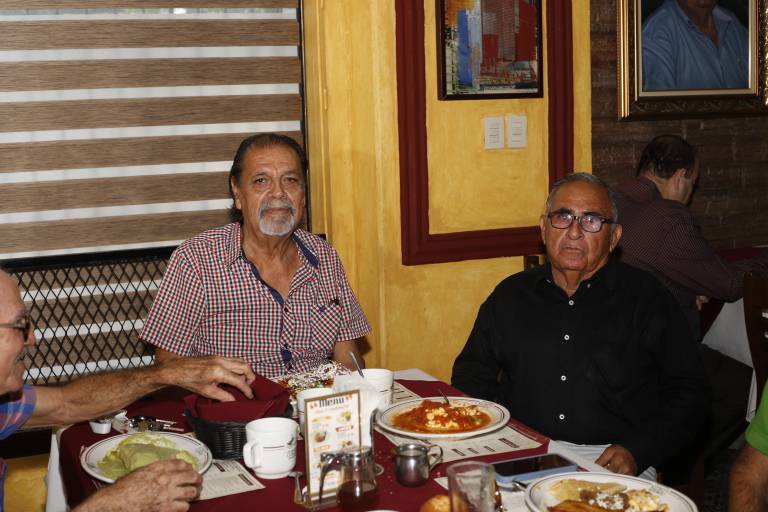 Disfrutan grato reencuentro ex alumnos de la primaria Dr. Ruperto L. Paliza