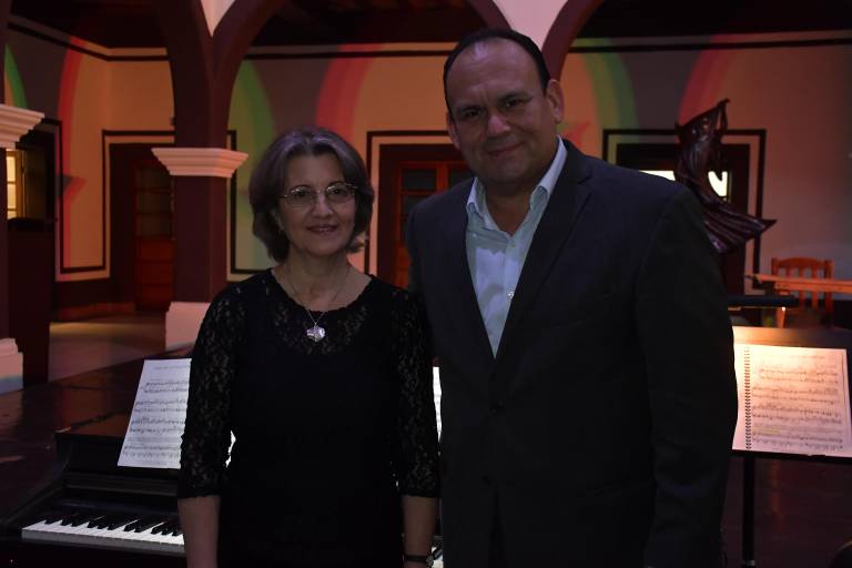 Comparten con ‘Amahl’ un mensaje de generosidad