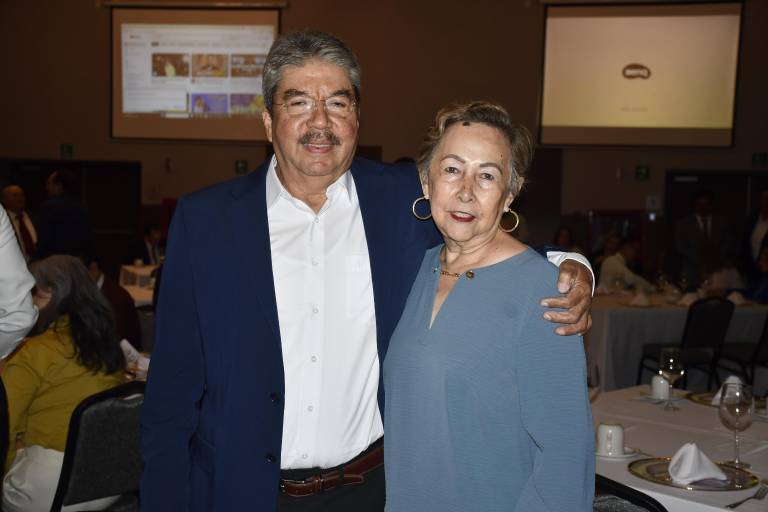 Realiza el Club Rotario Culiacán Oriente Cambio de Botones